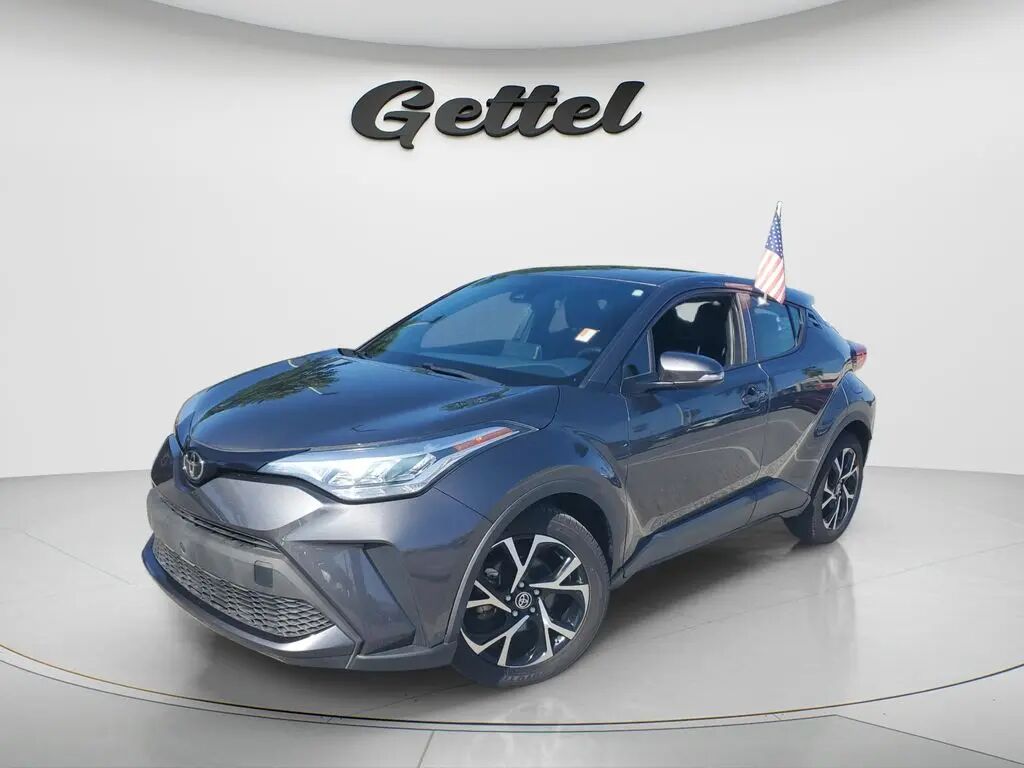 2022 Toyota C-HR XLE — photo 1 of 31