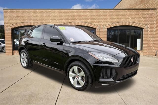 2019 Jaguar E-PACE P300 R-Dynamic SE — photo 1 of 13
