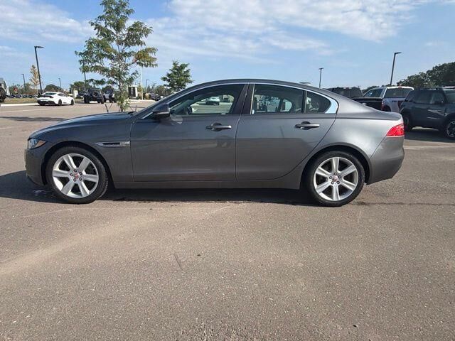 2018 Jaguar XE 25t Premium — photo 1 of 52