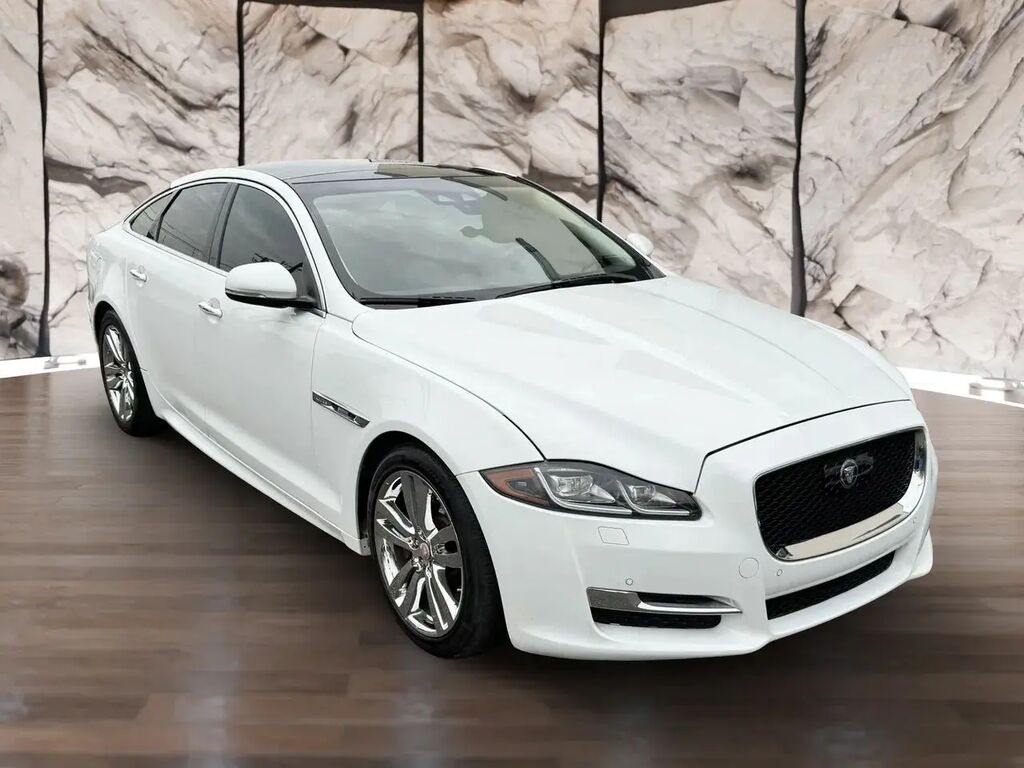 2019 Jaguar XJ R-Sport — photo 1 of 13