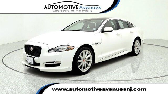 2016 Jaguar XJ R-Sport — photo 1 of 14