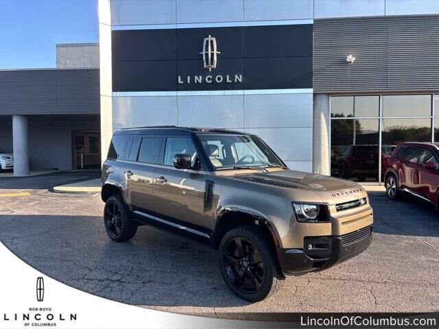 2025 Land Rover Defender 110 P400 X-Dynamic SE — photo 1 of 13
