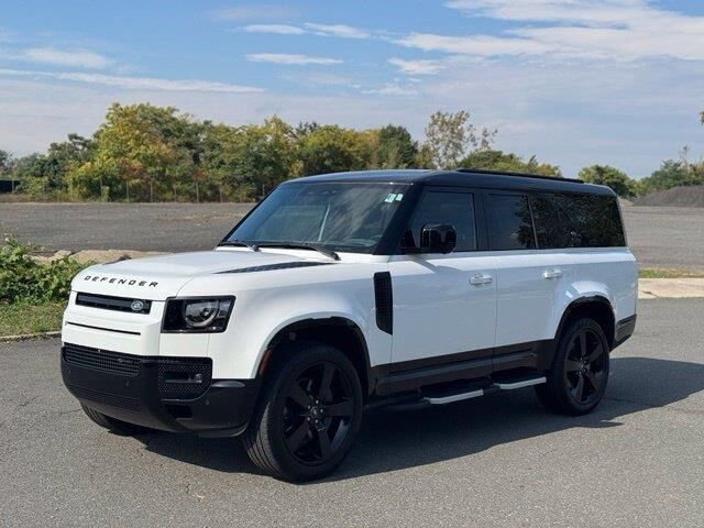 2023 Land Rover Defender 130 X-Dynamic SE