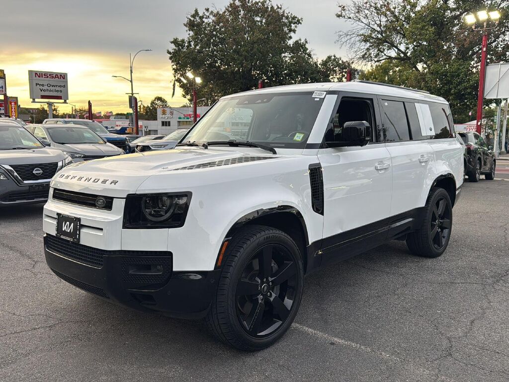 2024 Land Rover Defender 130 P400 X-Dynamic SE — photo 1 of 13