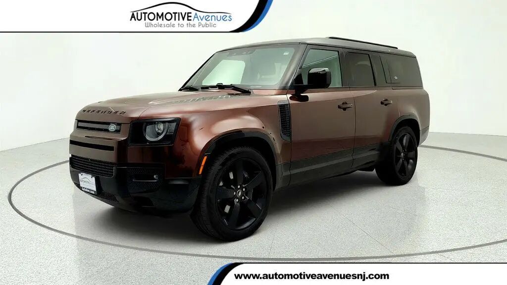 2024 Land Rover Defender 130 P400 X-Dynamic SE — photo 1 of 26