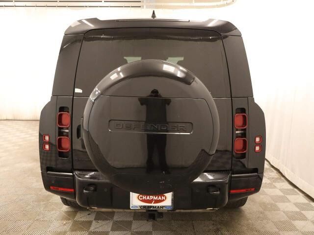 2025 Land Rover Defender 130 P400 X-Dynamic SE