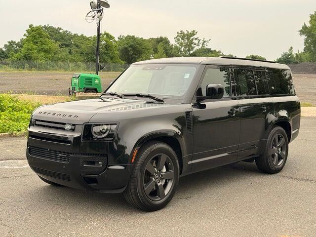 2023 Land Rover Defender 130 X-Dynamic SE