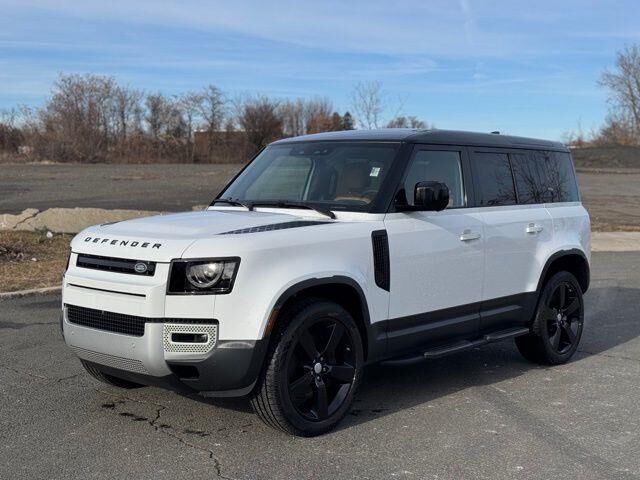 2024 Land Rover Defender 110 V8 P500 SE — photo 1 of 13