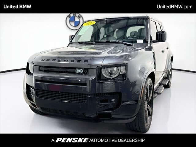 2025 Land Rover Defender 110 V8 P525 — photo 1 of 13