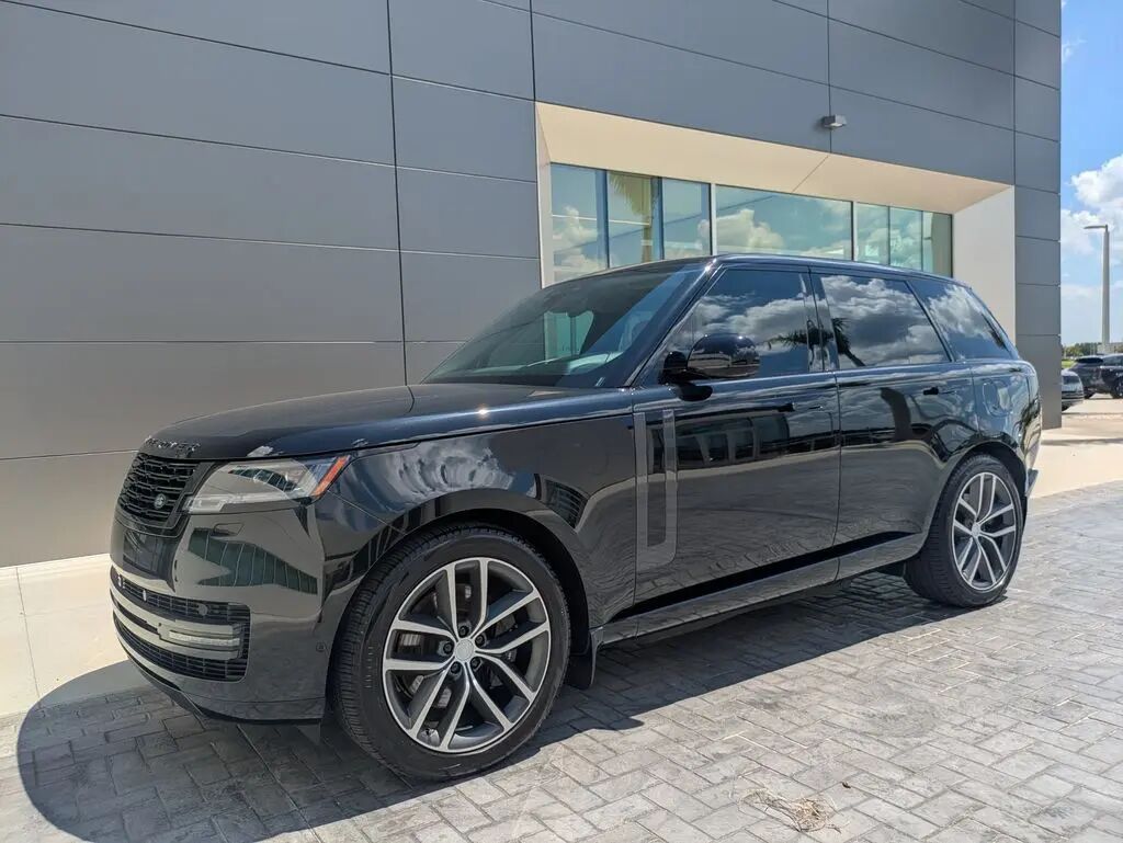 2025 Land Rover Range Rover P550e SE — photo 1 of 13