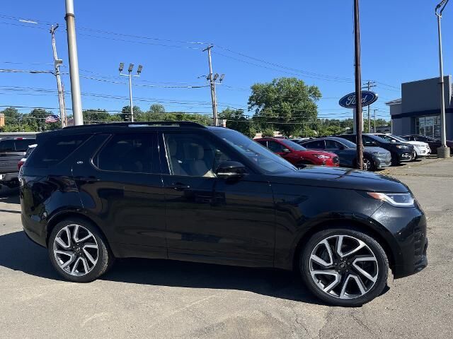 2024 Land Rover Discovery P300 Dynamic SE