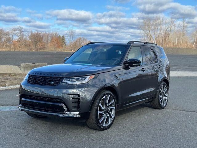 2025 Land Rover Discovery P360 Dynamic SE — photo 1 of 13
