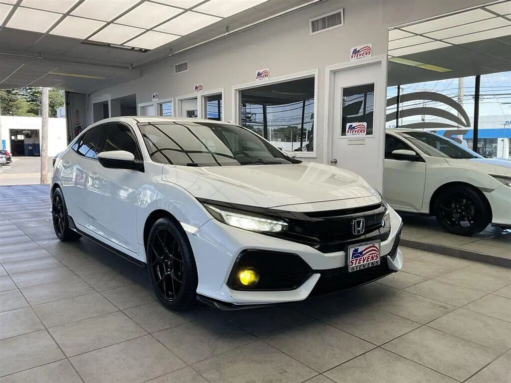 2018 Honda Civic Sport — photo 1 of 13