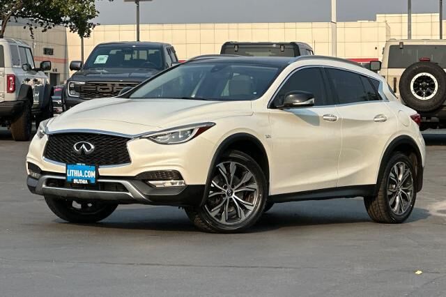 2017 INFINITI QX30 Premium — photo 1 of 26