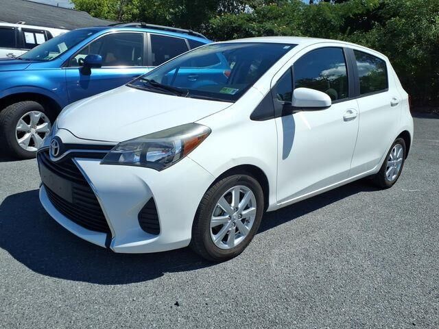 2017 Toyota Yaris 5-Door L — photo 1 of 15