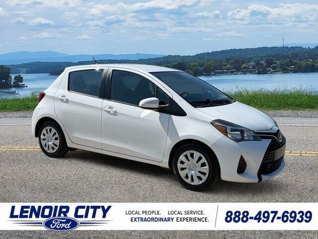 2017 Toyota Yaris 5-Door L — photo 1 of 27