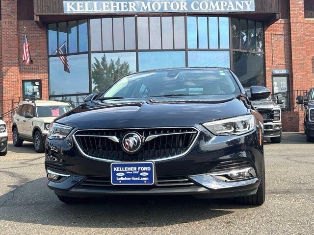 2019 Buick Regal Sportback Essence — photo 1 of 39