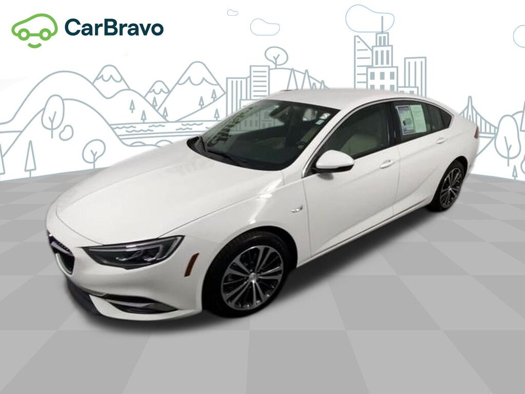 2018 Buick Regal Sportback Essence — photo 1 of 6