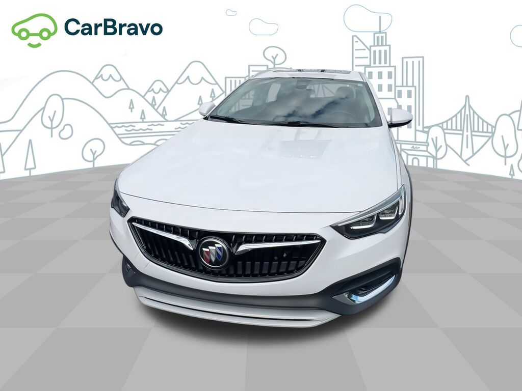 2018 Buick Regal TourX Essence — photo 1 of 6