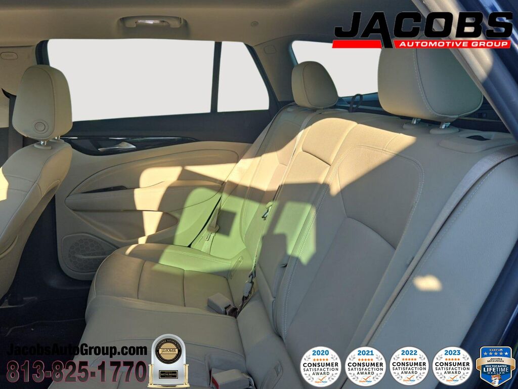 2019 Buick Regal TourX Essence — photo 1 of 13