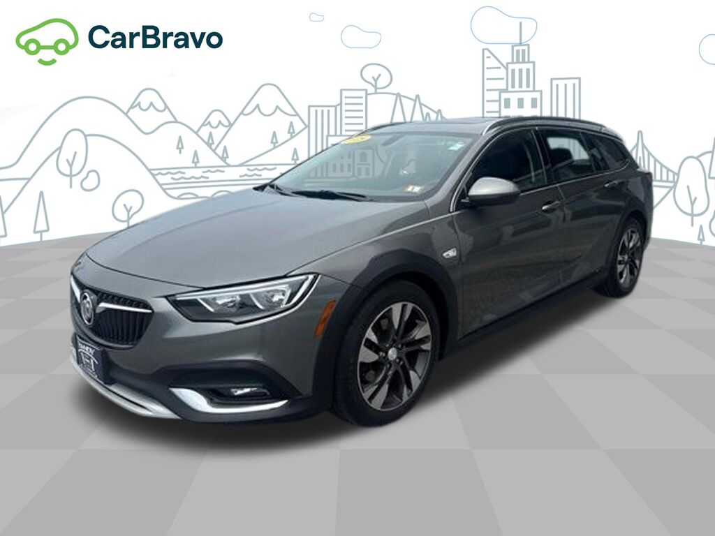 2018 Buick Regal TourX Essence — photo 1 of 6