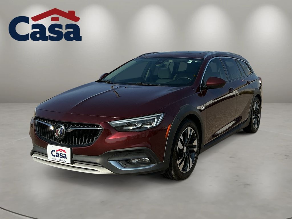 2019 Buick Regal TourX Essence — photo 1 of 13