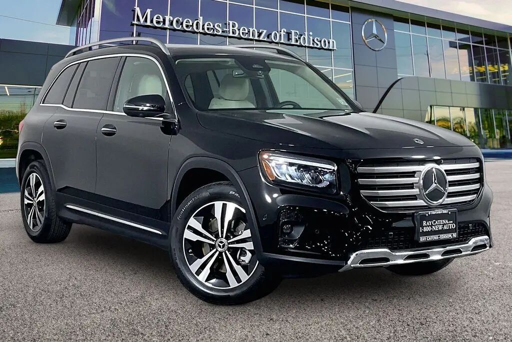 2026 Mercedes-Benz GLB GLB 250 4MATIC — photo 1 of 13