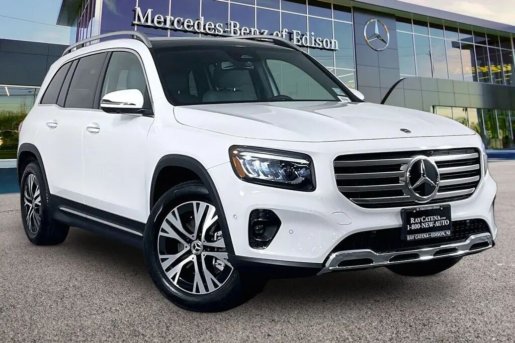 2026 Mercedes-Benz GLB GLB 250 4MATIC — photo 1 of 26