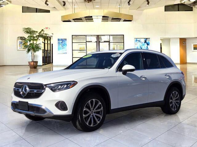 2024 Mercedes-Benz GLC GLC 300 — photo 1 of 25