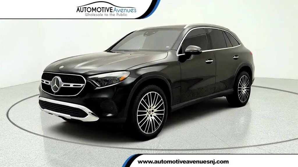2023 Mercedes-Benz GLC GLC 300 — photo 1 of 1