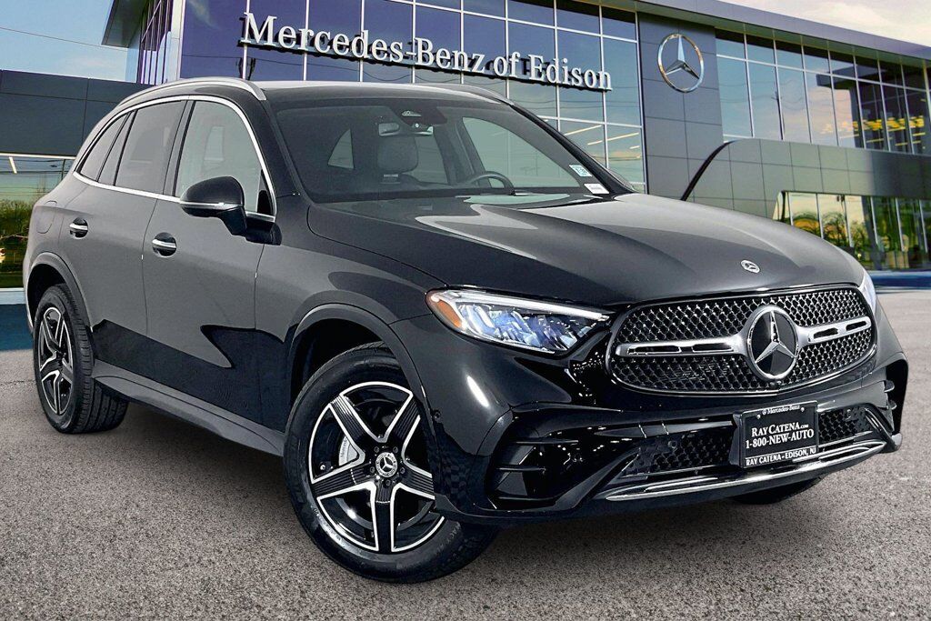 2026 Mercedes-Benz GLC GLC 300 — photo 1 of 13