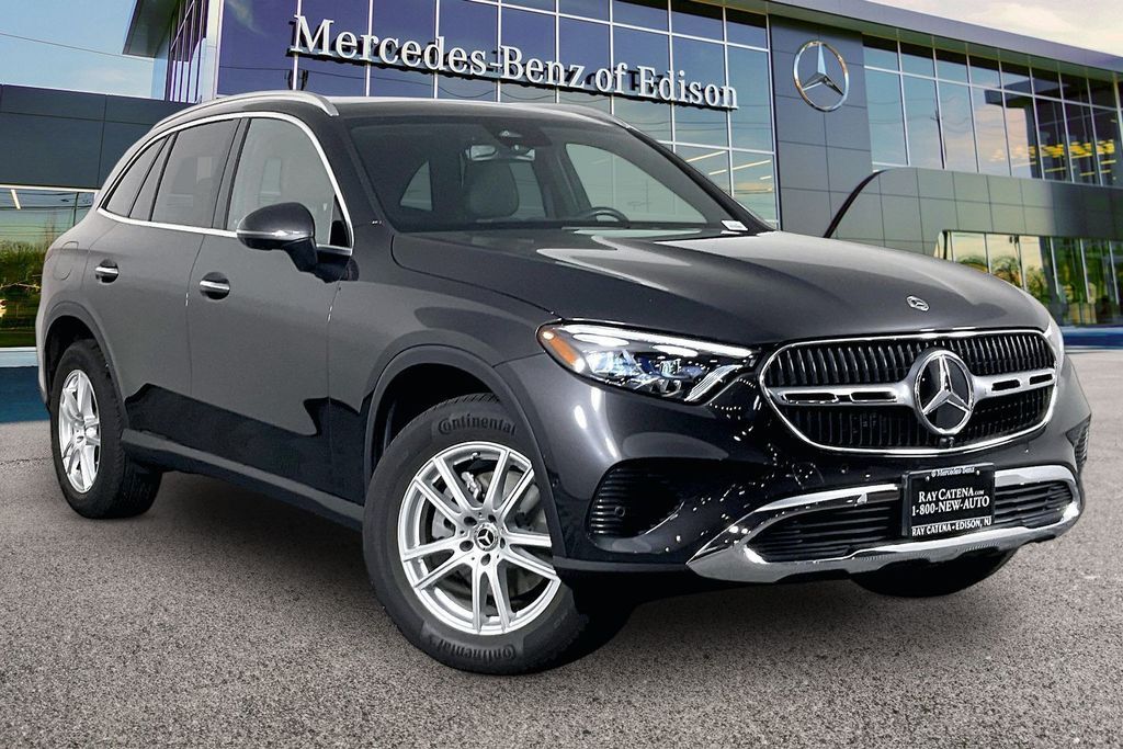 2025 Mercedes-Benz GLC GLC 300 — photo 1 of 10