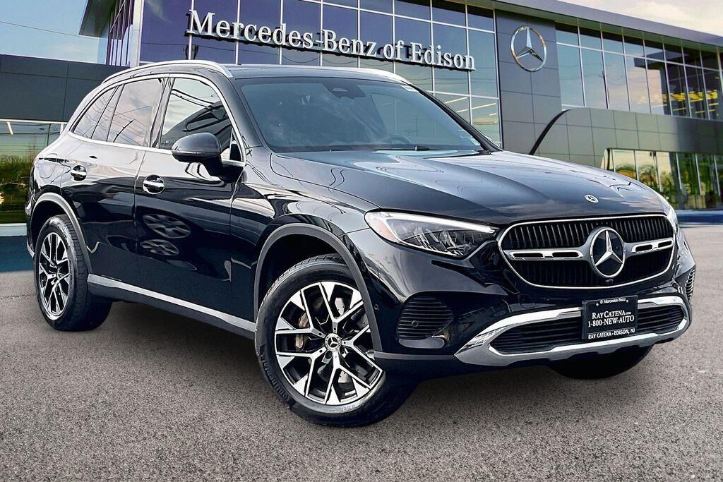 2025 Mercedes-Benz GLC GLC 350e 4MATIC — photo 1 of 34
