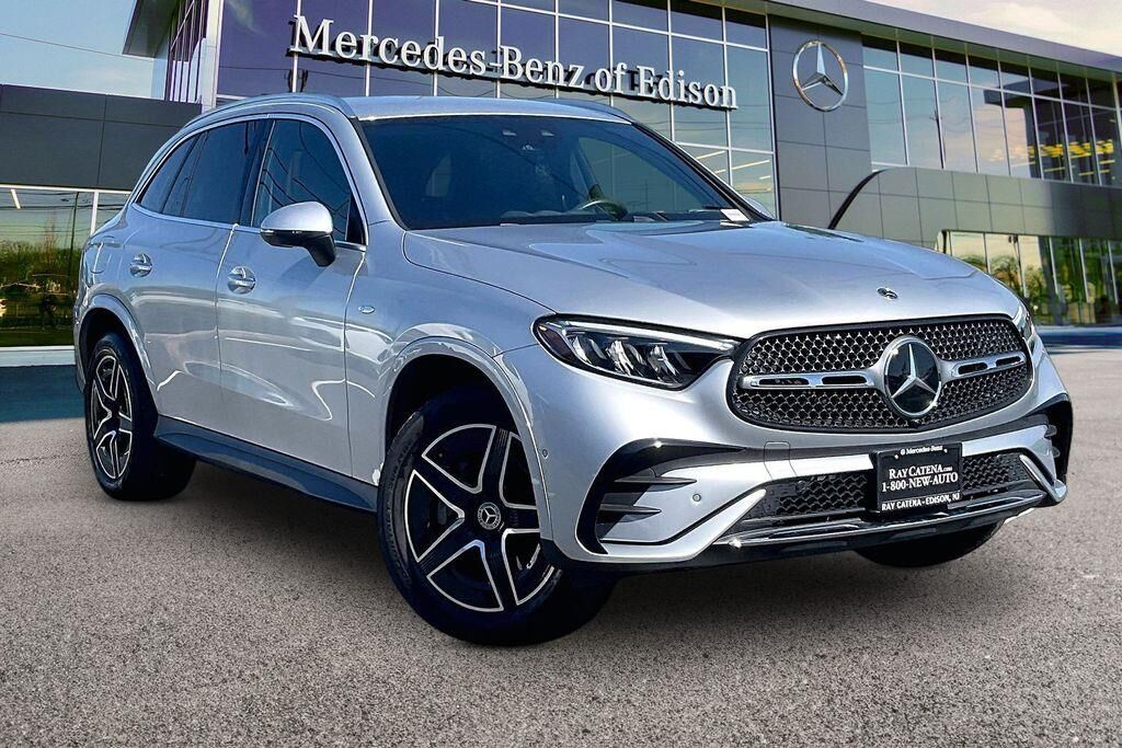 2025 Mercedes-Benz GLC GLC 350e 4MATIC — photo 1 of 39