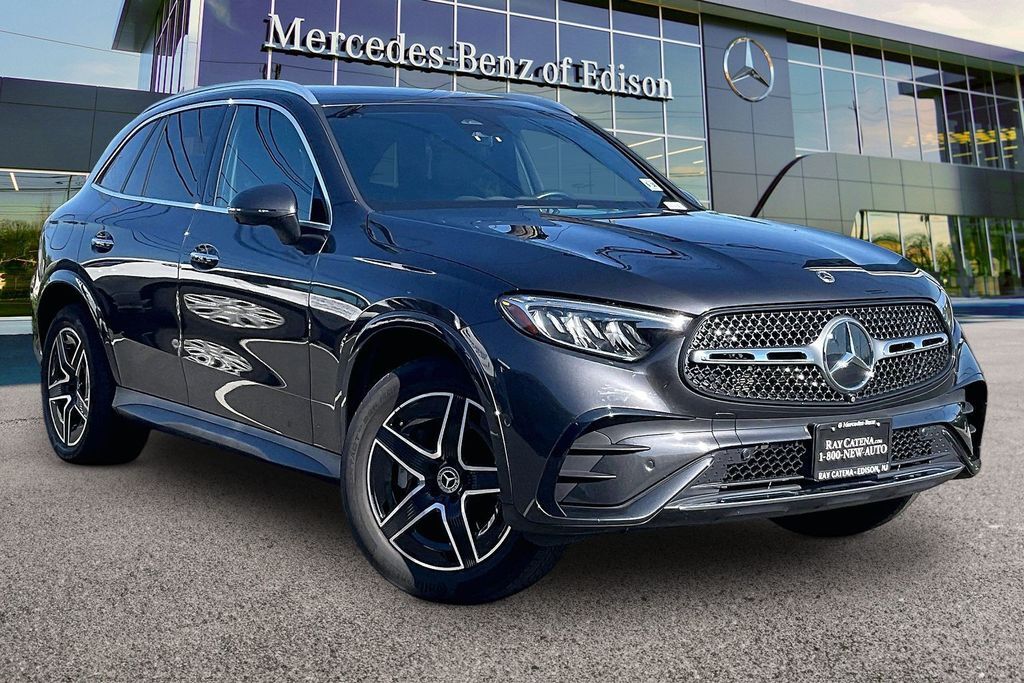 2025 Mercedes-Benz GLC GLC 350e — photo 1 of 13