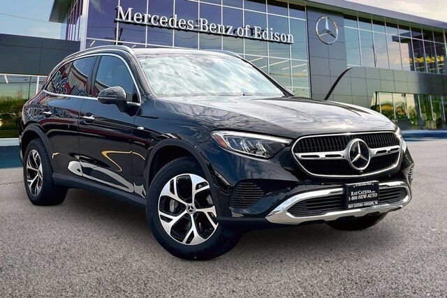 2025 Mercedes-Benz GLC GLC 350e — photo 1 of 1