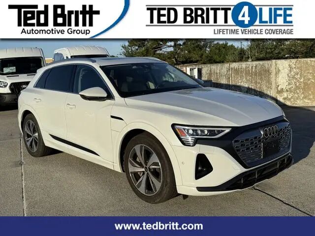 2024 Audi Q8 e-tron quattro Premium Plus