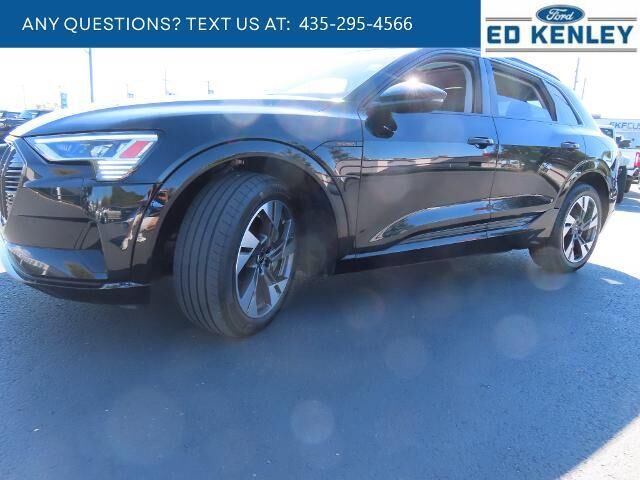 2022 Audi e-tron quattro Premium