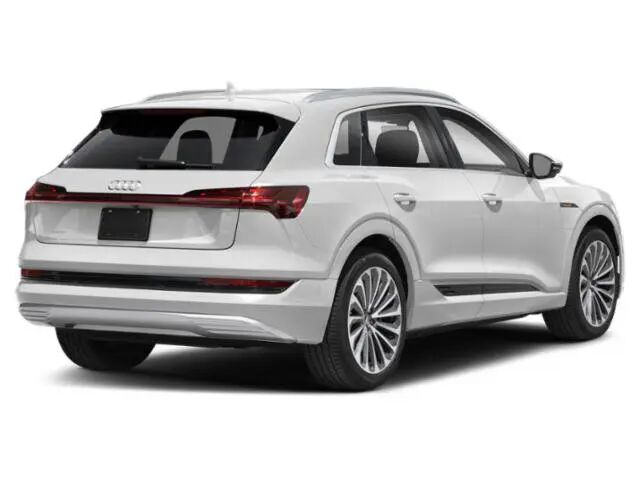 2022 Audi e-tron quattro Premium