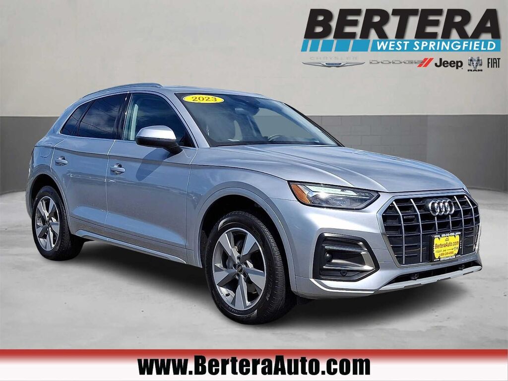 2023 Audi Q5 quattro Premium 40 TFSI — photo 1 of 26