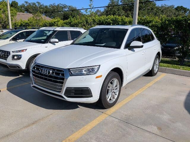 2020 Audi Q5 quattro Premium 45 TFSI — photo 1 of 6