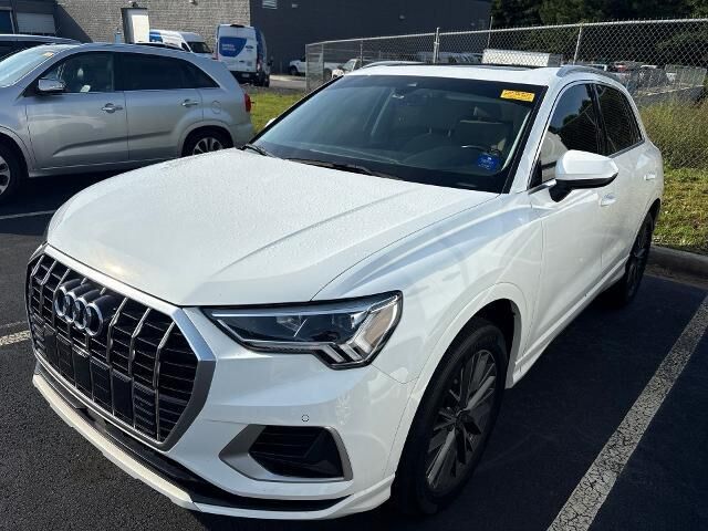 2022 Audi Q3 quattro Premium Plus 40 TFSI