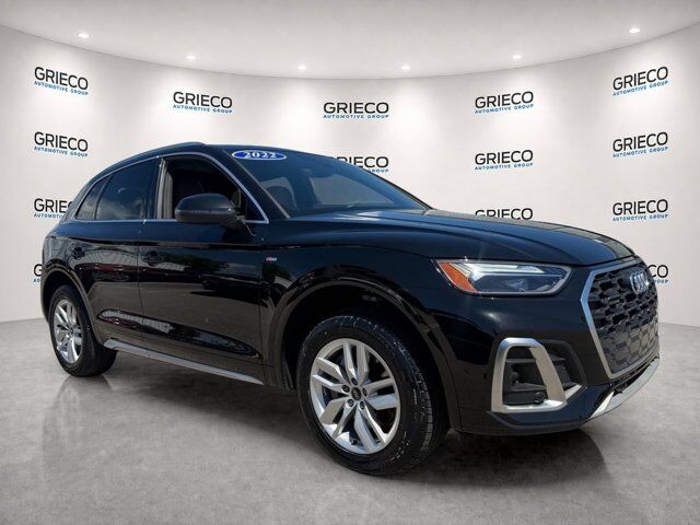 2022 Audi Q5 S line Premium — photo 1 of 1