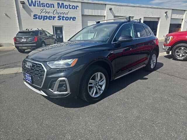 2022 Audi Q5 quattro S line Premium 45 TFSI — photo 1 of 13