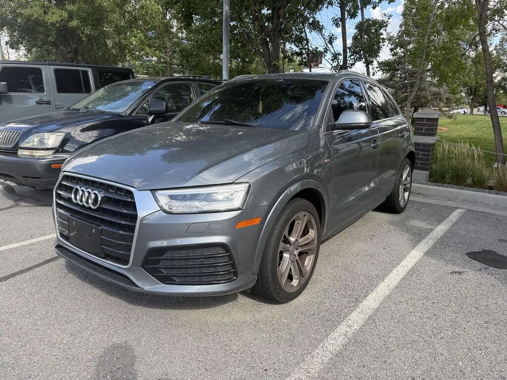 2016 Audi Q3 2.0T quattro Prestige — photo 1 of 9