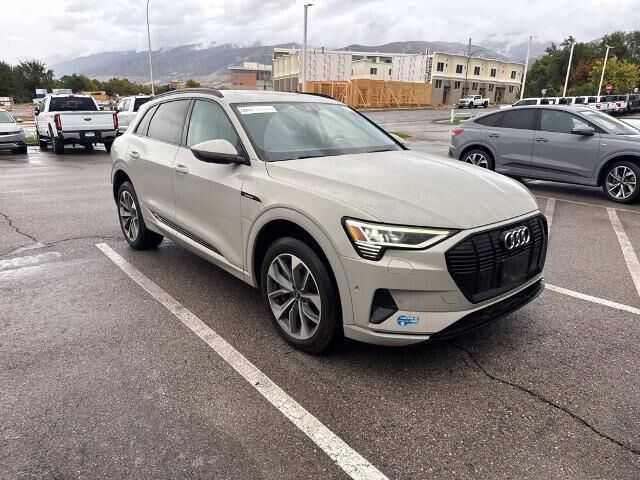 2021 Audi e-tron quattro Premium Plus