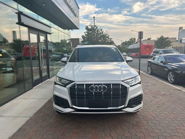 2021 Audi Q7 quattro Premium Plus 55 TFSI — photo 1 of 13