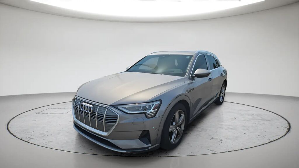 2019 Audi e-tron quattro Prestige — photo 1 of 21