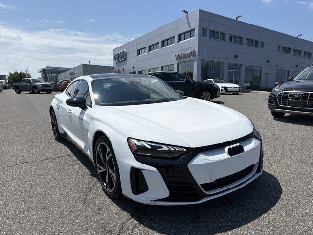 2024 Audi e-tron GT quattro Premium Plus