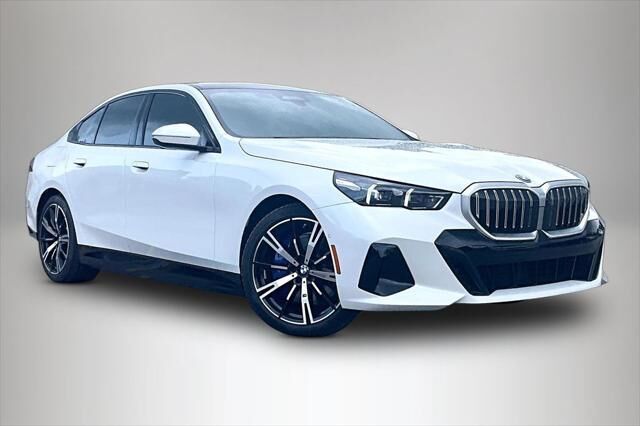 2026 BMW 5 Series 550e xDrive — photo 1 of 13